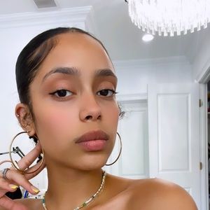 Meet your Posher, Angie